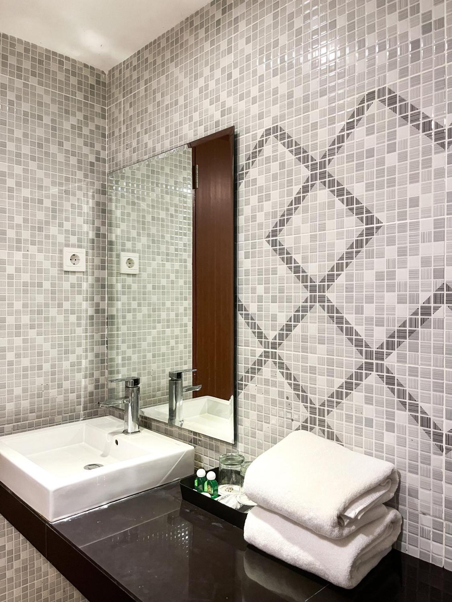 Sm Tower Hotel And Convention Berau Tanjung Redep Buitenkant foto